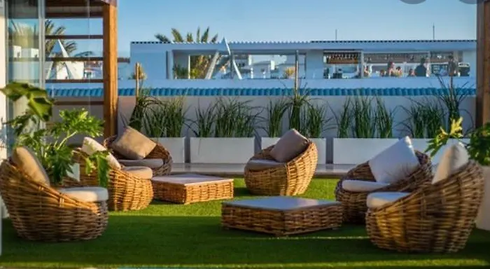 Elegant Next To The Sea!